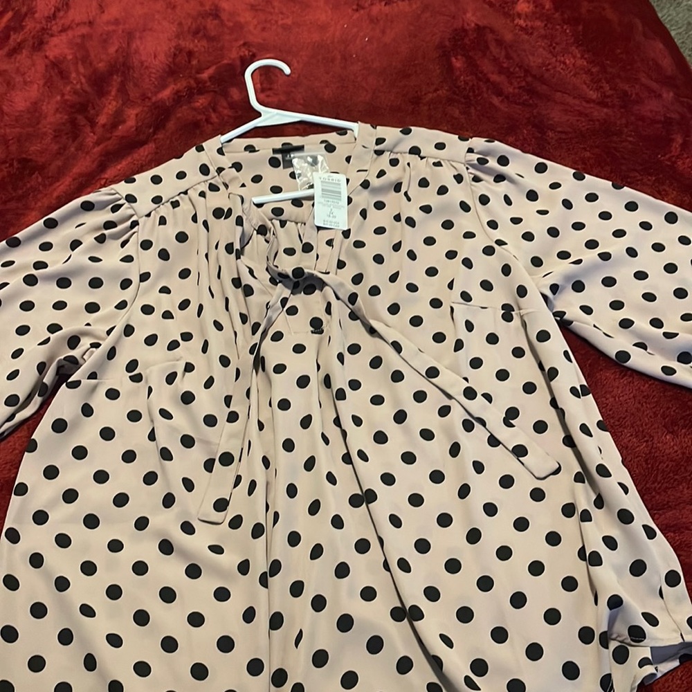 Polka dot ink shirt with tie , business casual dress never worn tag attached